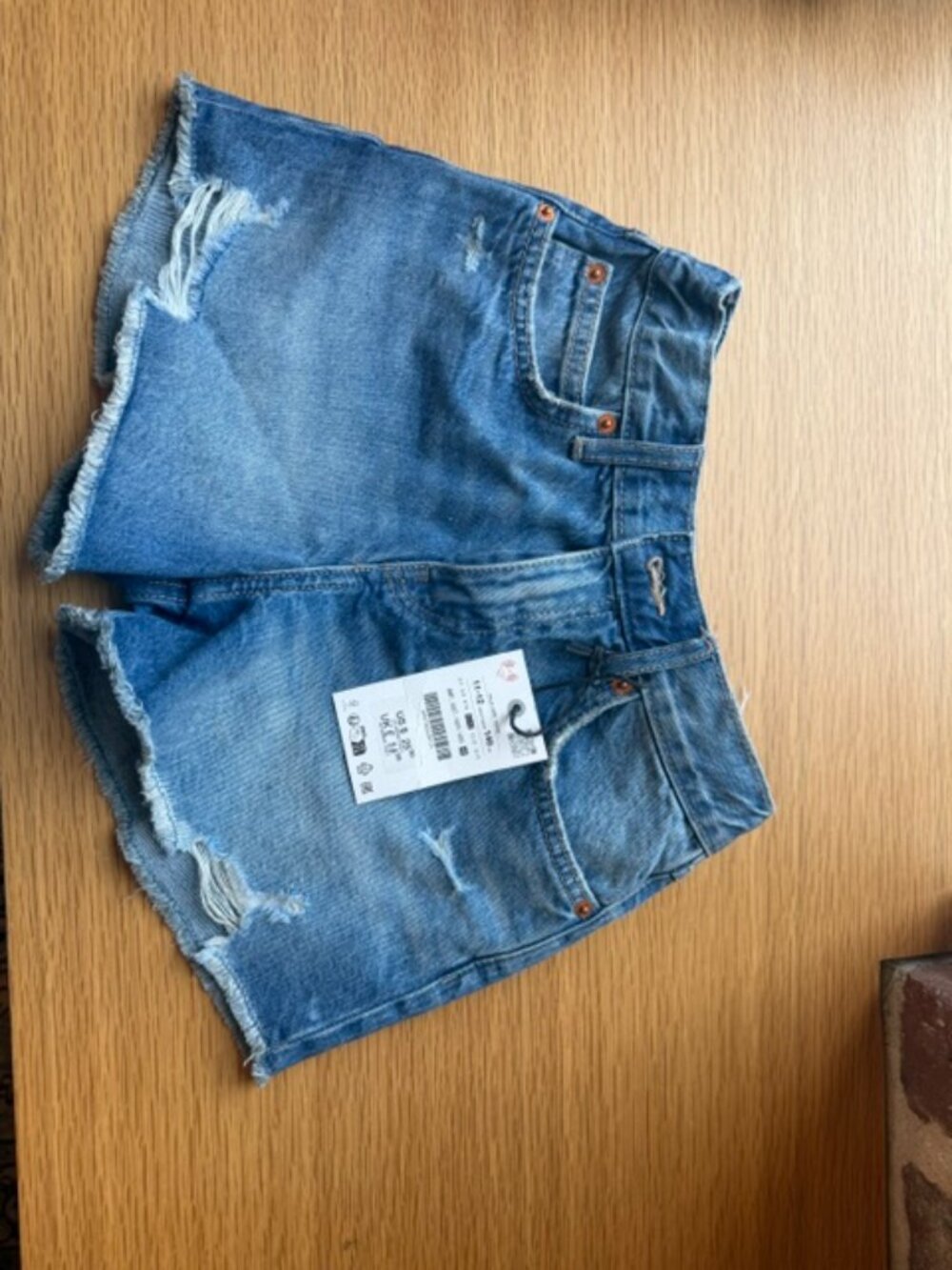 Zara RIPPED DENIM SHORTS Light blue